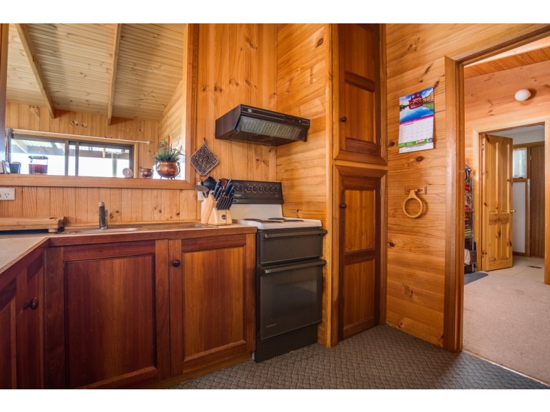 180 Tasman Highway, Bicheno TAS 7215