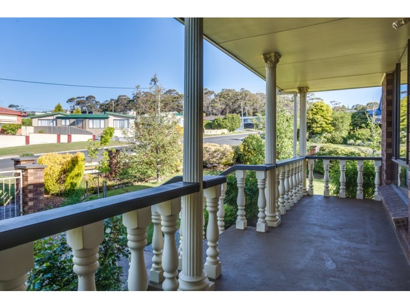 2 Ernest Street, Beauty Point TAS 7270