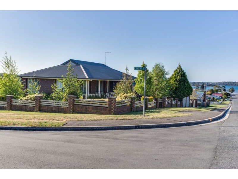 2 Ernest Street, Beauty Point TAS 7270