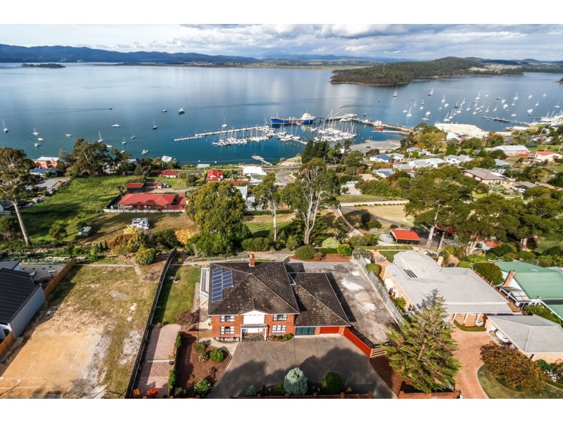 122 – 124 Oxford Street, Beauty Point TAS 7270