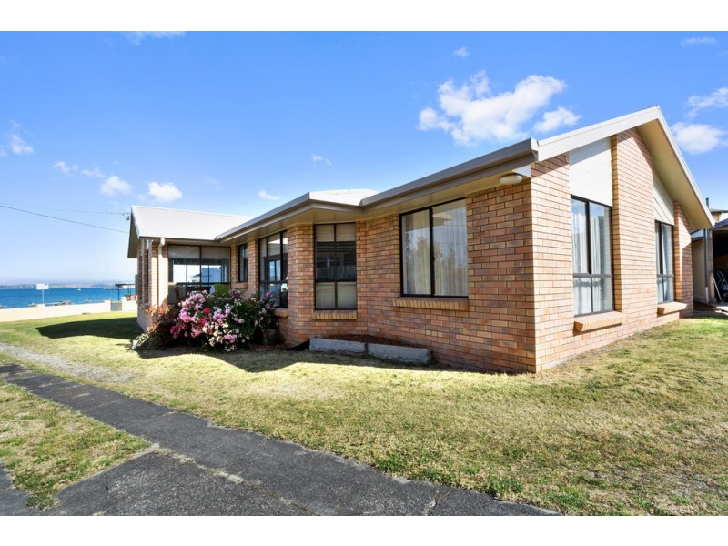 11 Esplanade, Beauty Point TAS 7270