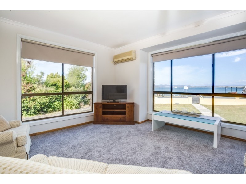11 Esplanade, Beauty Point TAS 7270