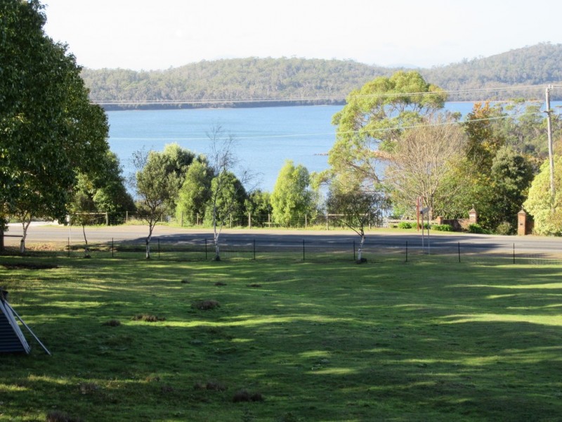 33 Flinders Street, Beauty Point TAS 7270
