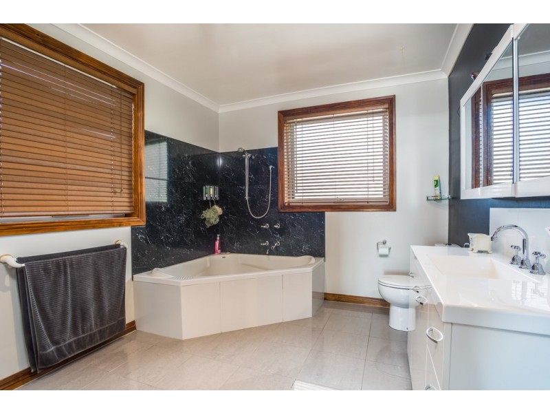 2 Bell Street, Beaconsfield TAS 7270