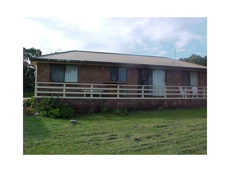 9 Holloway Street, Flinders Island TAS 7255