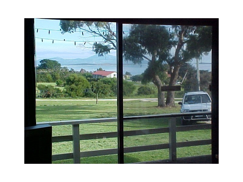 9 Holloway Street, Flinders Island TAS 7255