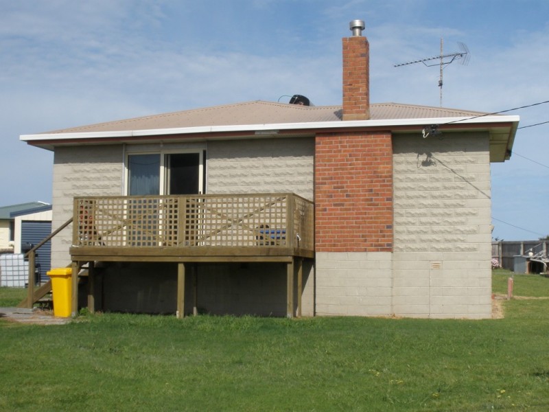 32 Patrick Street, Flinders Island TAS 7255