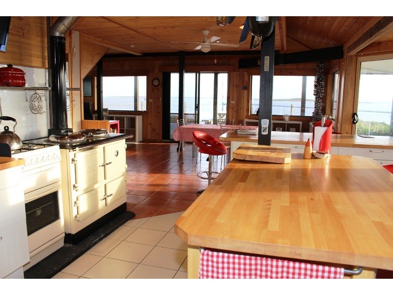 693 West End Road, West End, Flinders Island TAS 7255