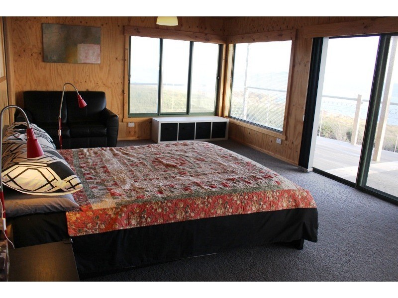 693 West End Road, West End, Flinders Island TAS 7255