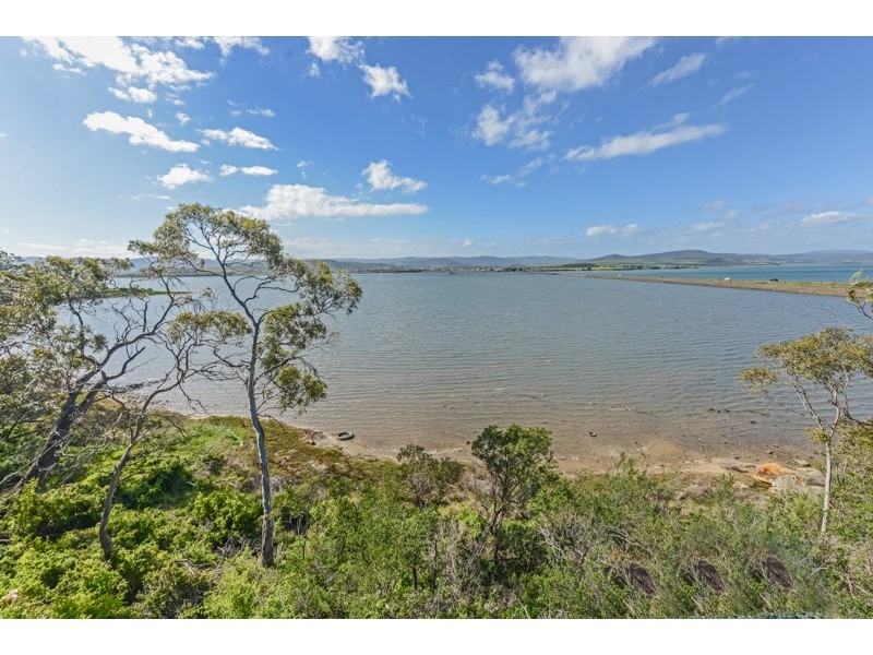 8 Lake Vue Parade, Midway Point TAS 7171