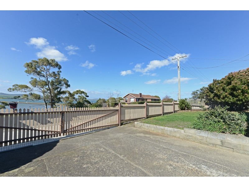 8 Lake Vue Parade, Midway Point TAS 7171