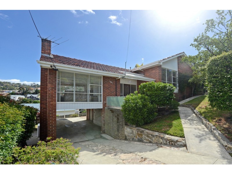 4 Manly Avenue, Lindisfarne TAS 7015