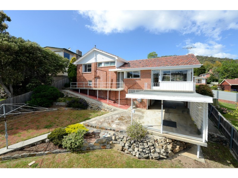 4 Manly Avenue, Lindisfarne TAS 7015