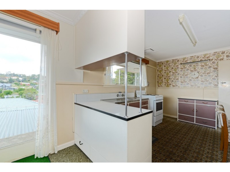 4 Manly Avenue, Lindisfarne TAS 7015
