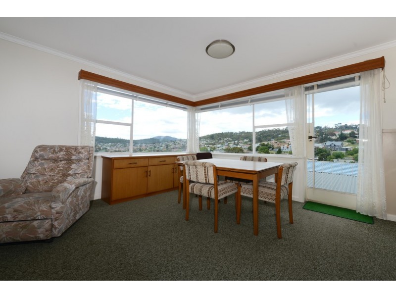 4 Manly Avenue, Lindisfarne TAS 7015