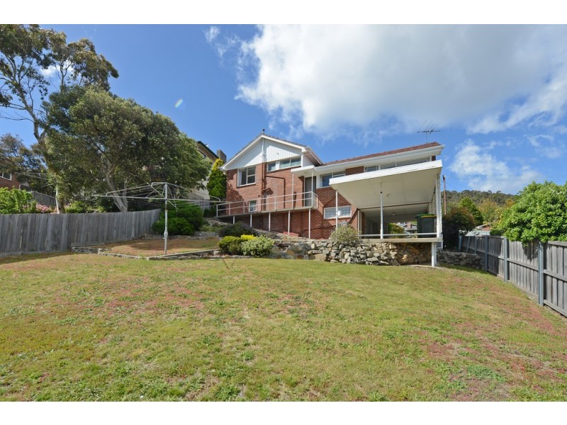 4 Manly Avenue, Lindisfarne TAS 7015