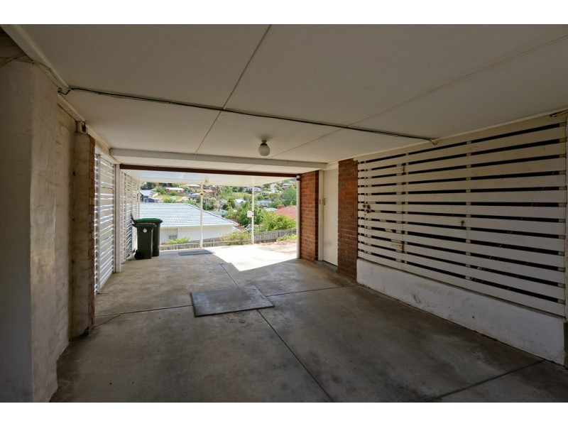 4 Manly Avenue, Lindisfarne TAS 7015