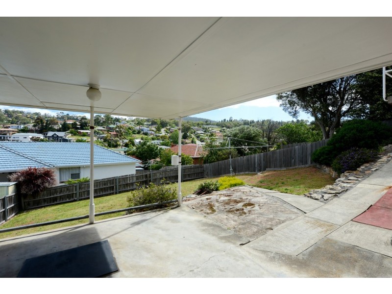 4 Manly Avenue, Lindisfarne TAS 7015