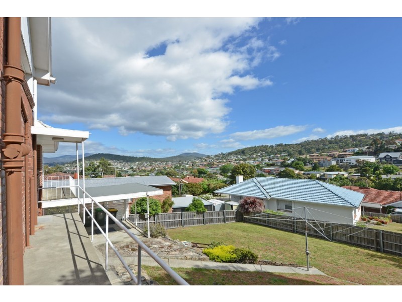 4 Manly Avenue, Lindisfarne TAS 7015