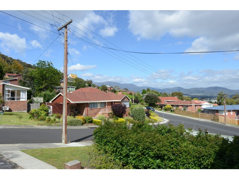 4 Manly Avenue, Lindisfarne TAS 7015