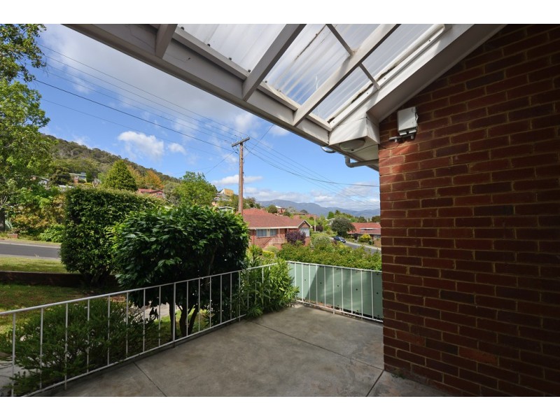 4 Manly Avenue, Lindisfarne TAS 7015