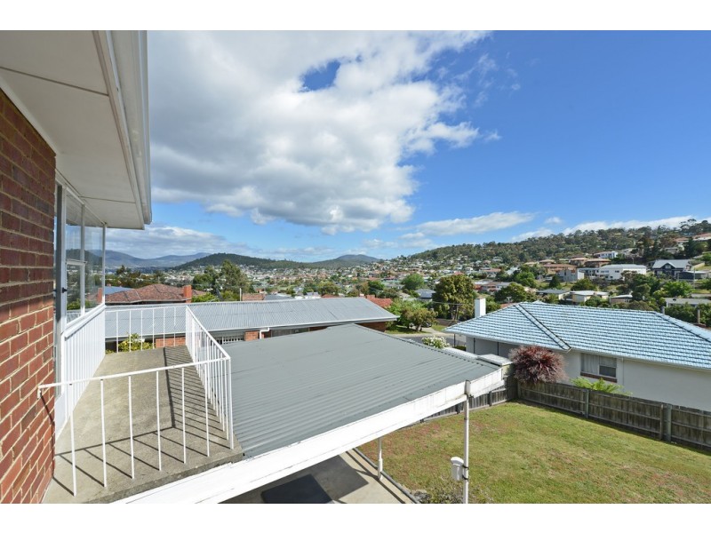 4 Manly Avenue, Lindisfarne TAS 7015