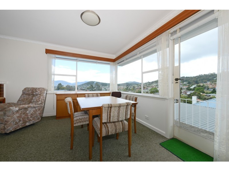 4 Manly Avenue, Lindisfarne TAS 7015