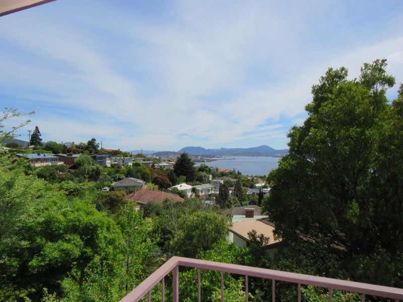 1/311 Churchill Avenue, Sandy Bay TAS 7005