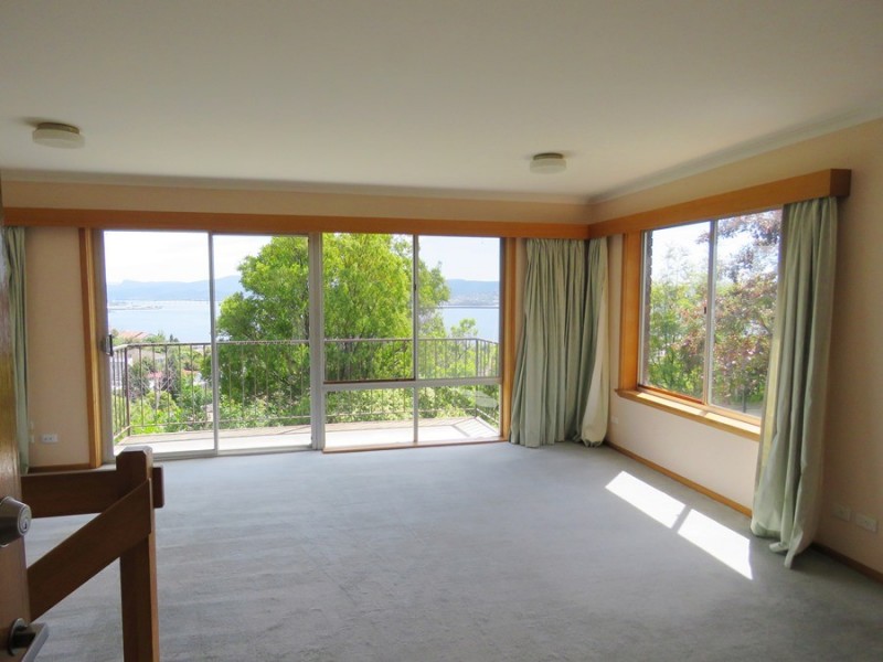 1/311 Churchill Avenue, Sandy Bay TAS 7005