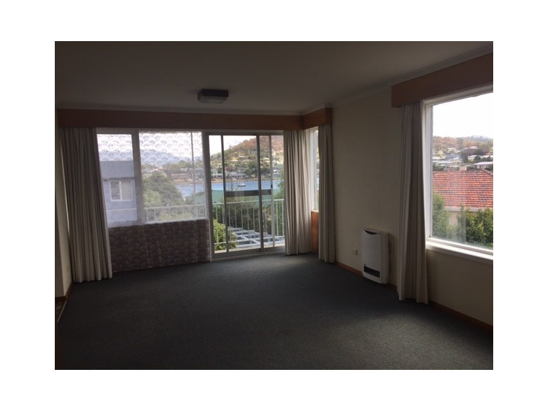 7/8 Ballawinnie Road, Lindisfarne TAS 7015