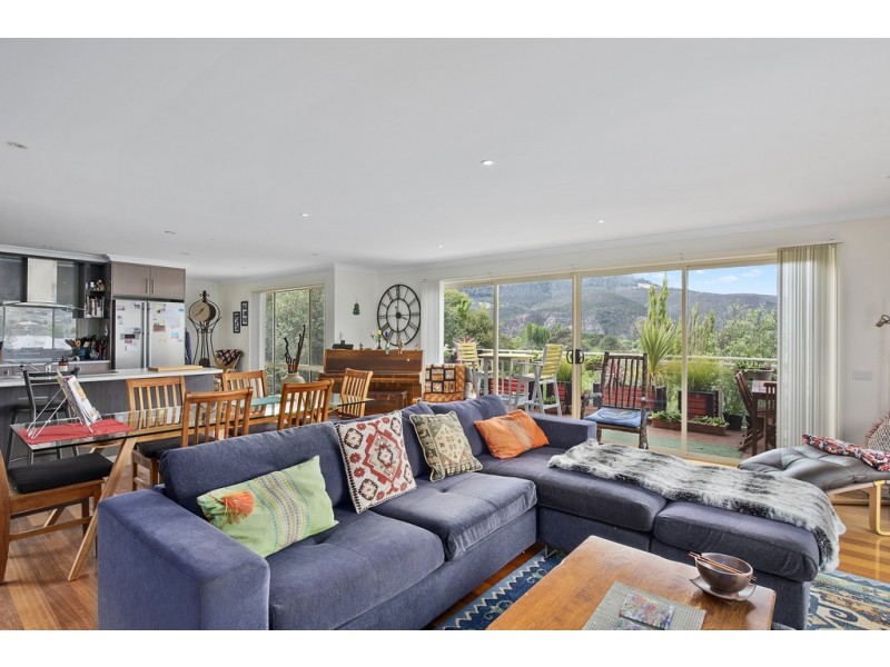 31 Pioneer Avenue, New Norfolk TAS 7140