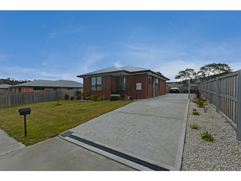 8 Barrob Street, Old Beach TAS 7017