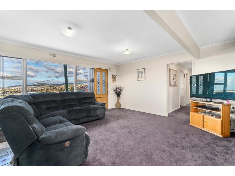 8 Dalgetty Street, Claremont TAS 7011