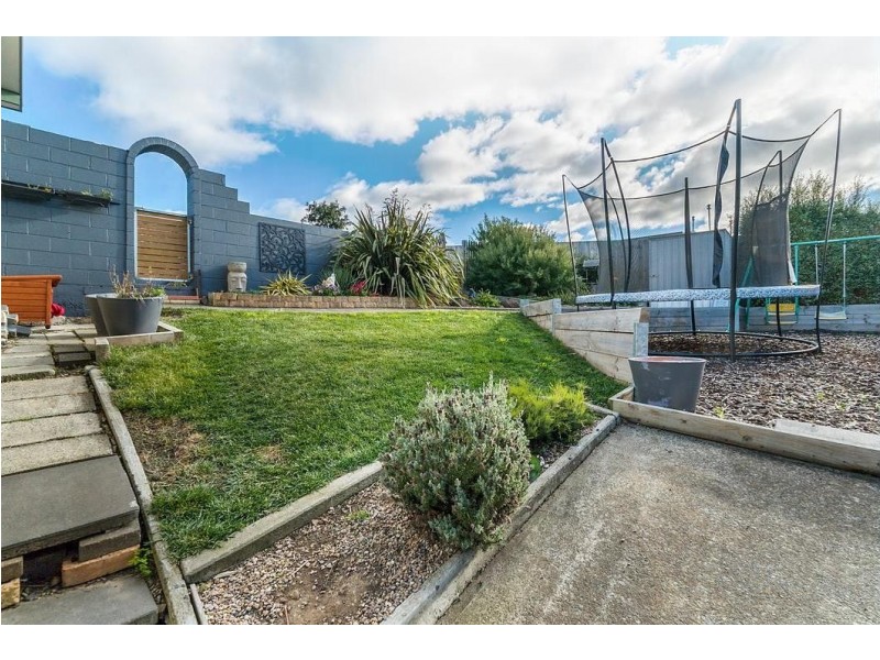 8 Dalgetty Street, Claremont TAS 7011