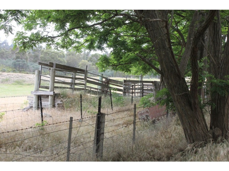 1 Bluff Road, Gretna TAS 7140
