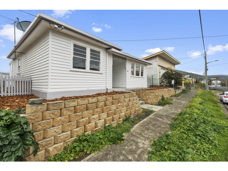 23 Pioneer Avenue, New Norfolk TAS 7140