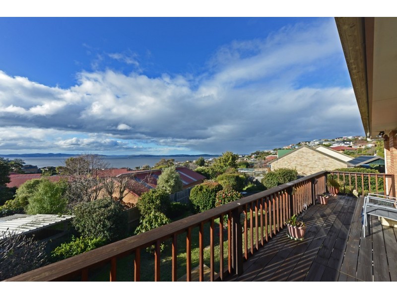 15 Clearwater Court, Blackmans Bay TAS 7052