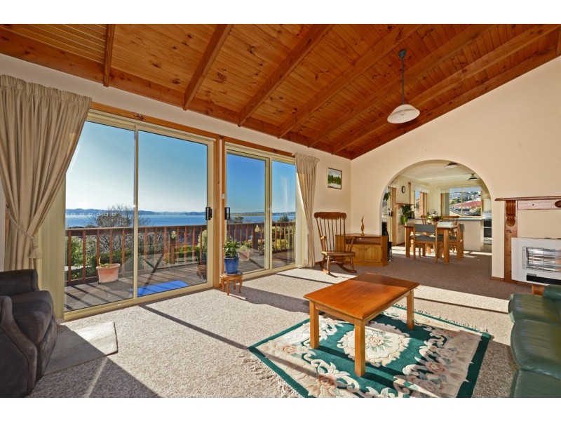 15 Clearwater Court, Blackmans Bay TAS 7052