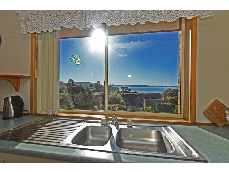 15 Clearwater Court, Blackmans Bay TAS 7052