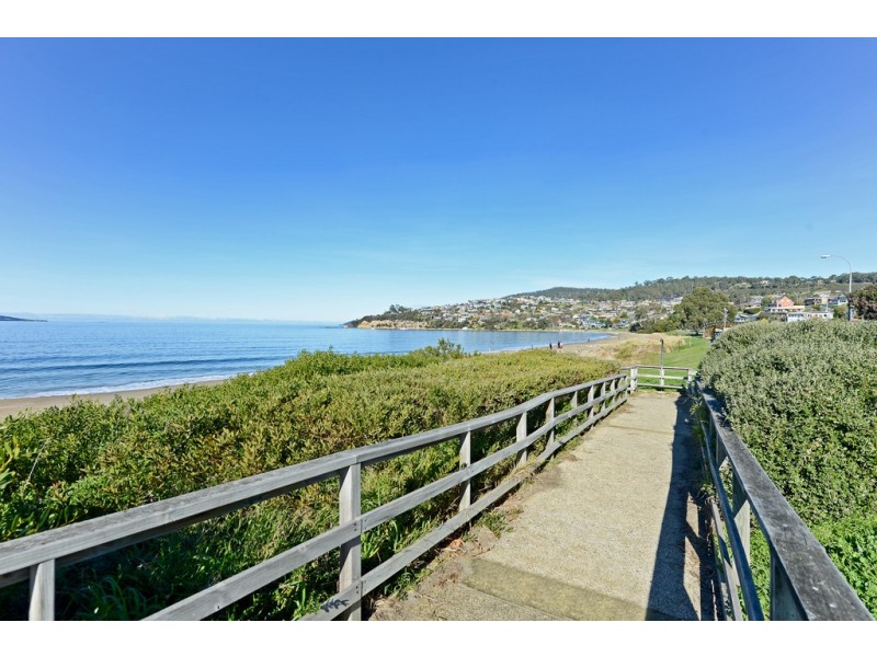 15 Clearwater Court, Blackmans Bay TAS 7052