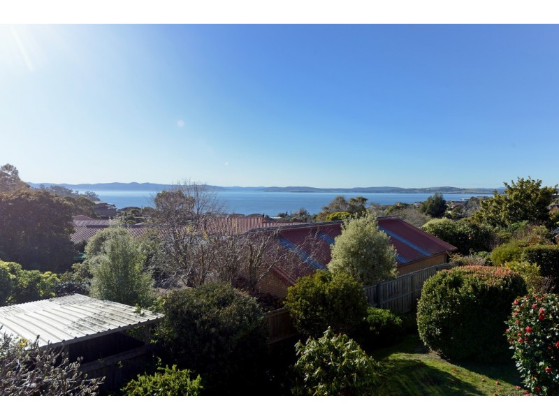 15 Clearwater Court, Blackmans Bay TAS 7052