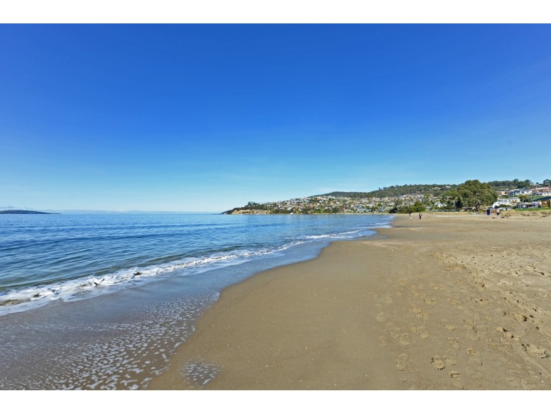 15 Clearwater Court, Blackmans Bay TAS 7052