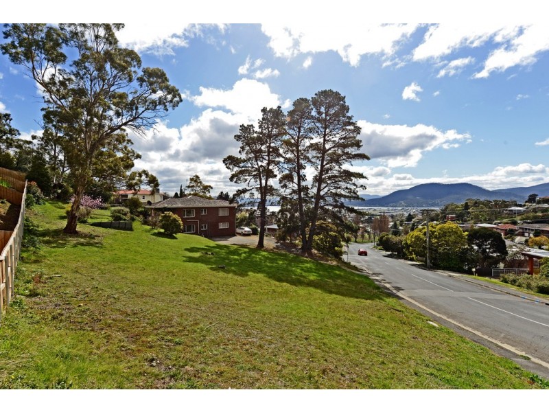64 Corinda Grove, West Moonah TAS 7009