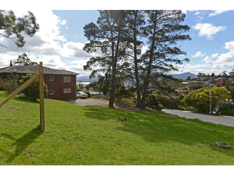 64 Corinda Grove, West Moonah TAS 7009