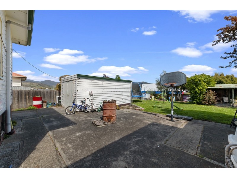 18 Fourth Avenue, New Norfolk TAS 7140