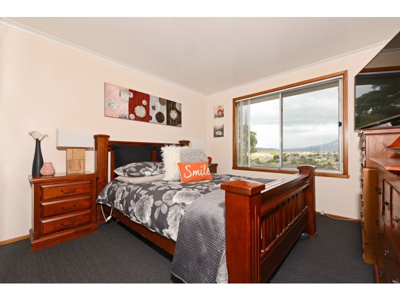 24 Calvert Crescent, Herdsmans Cove TAS 7030