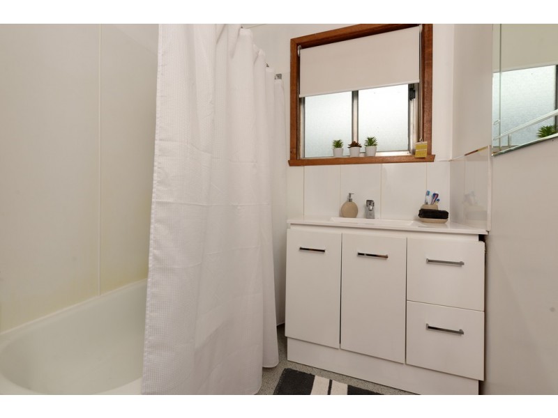 24 Calvert Crescent, Herdsmans Cove TAS 7030
