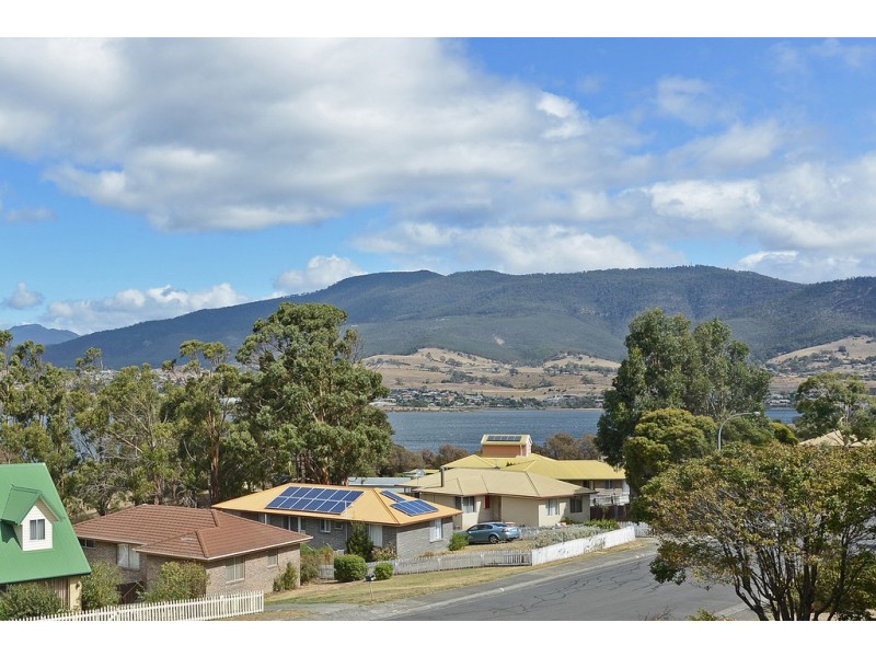 24 Calvert Crescent, Herdsmans Cove TAS 7030