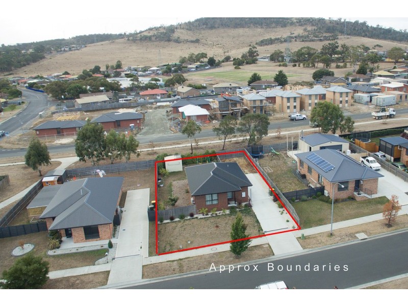 8 Barrob Street, Old Beach TAS 7017