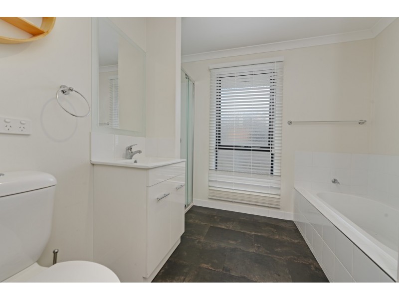 8 Barrob Street, Old Beach TAS 7017